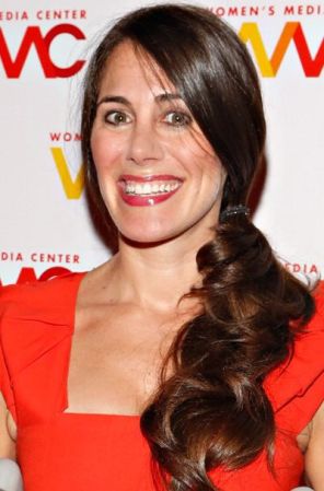 Rachel Sklar es escritora y co-fundadora de “Change the ratio”, empresa que busca aumentar la visibilidad y oportunidades para las mujeres en el campo de la tecnología y los nuevos medios de comunicación. En 2012, fue catalogada como una de las “10 Mujeres en Tecnología que retribuyen”.