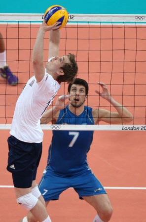 Día 10: El equipo argentino varonil de volleyball, venció a Gran Bretaña, con lo que logra su pase a los cuartos de final.