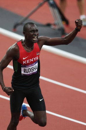 Día 13: El mediofondista keniano David Rudisha conquistó la medalla de oro en 800m planos, imponiendo nuevo récord mundial.
