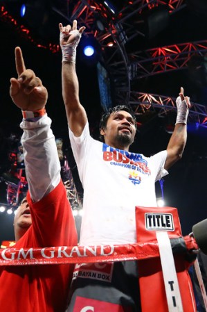 Tras ser derrotado, Manny Pacquiao saludó a sus fans.