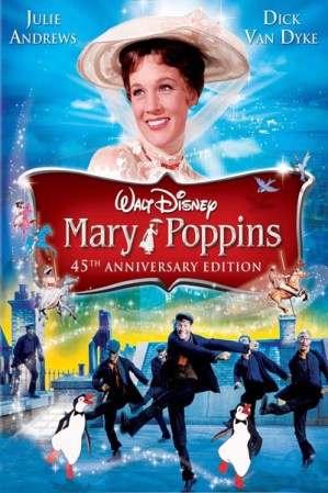 6. Mary Poppins (1964) - Julie Andrews es una niñera que llega a trabajar con una familia en problemas.