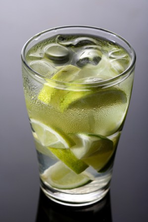 Limón: es un remineralizante y antioxidante que mejora la calidad de la sangre limpiándola de toxinas.