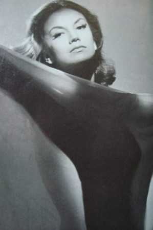 Ana Luisa Pelufo, diosa del cine erótico, ha sido la primera mujer en la historia de méxico en hacer un desnudo en pantalla.