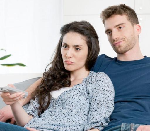 ¿No quiere que conozcas a sus amigos? Es raro... Si cada vez que salen lo hacen solos, si no te lleva a fiestas o reuniones con sus amigos y no te presenta a casi nadie de su ámbito, probablemente no esté interesado en una relación a largo plazo.