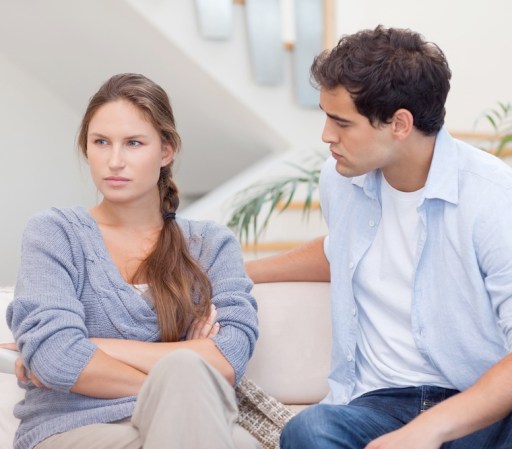 ¿Has descubierto que te ha mentido, en pequeñas cuestiones, pero reiteradamente? No te engañes. Un hombre que necesita mentirte es un hombre que no está cómodo, que no es genuino y que hay algo en la relación que no le cierra.