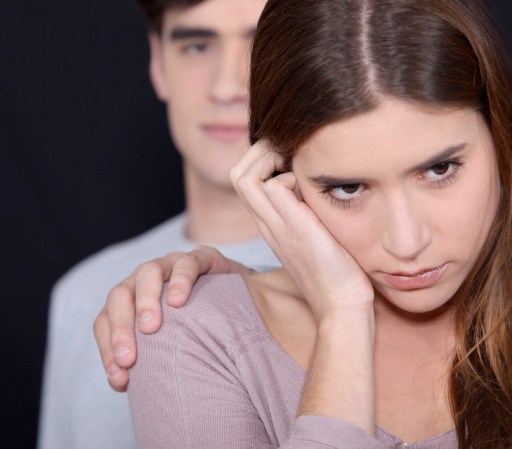 Si ese chico que te encanta demuestra actitudes infantiles, si se comporta como un adolescente rebelde, si siempre pone antes que a ti a sus amigos..., probablemente no sea el momento indicado para comenzar una relación.