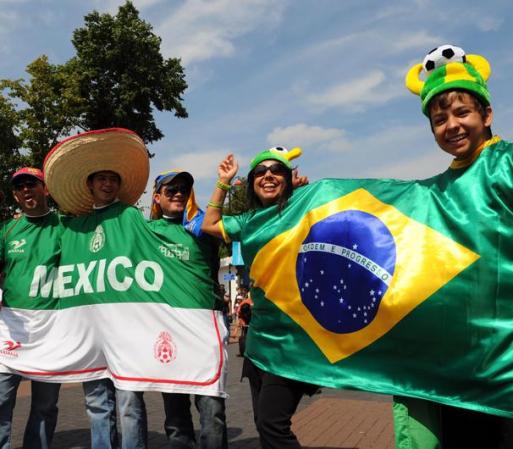Seguidores de México y Brasil vistieron los colores de su equipo.