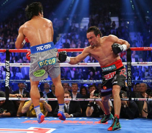 Aquí, Márquez le da un derechazo a Pacquiao.