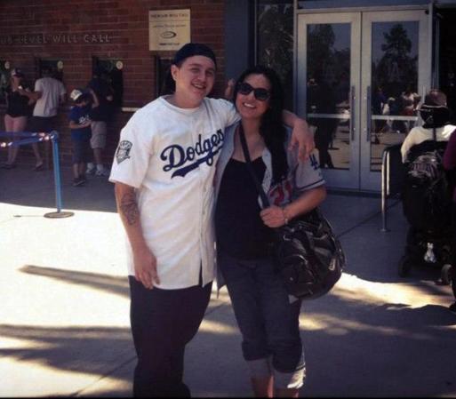 Los hijos de Jenni en espera de su segunda nieta en un hospital de Los Ángeles.