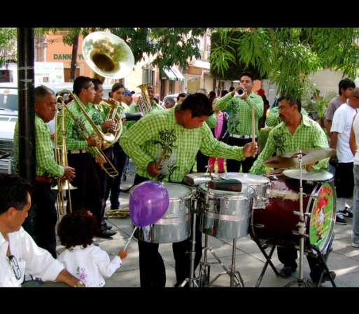 La tradicional música de banda también es otro elemento siempre presente en las calles de Lagos de Moreno.