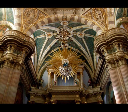 Son tantos los detalles para admirar, que este templo se ha convertido en un punto obligado a visitar.