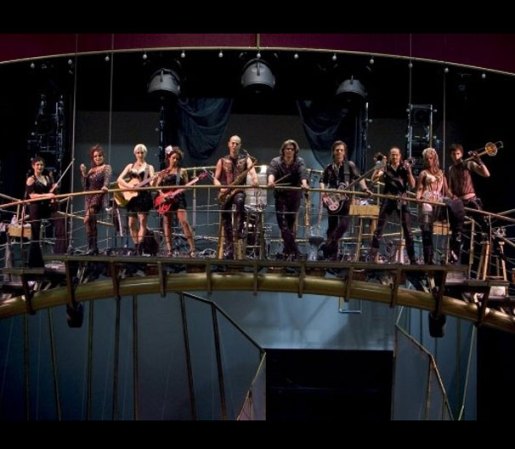 Por último, se destaca que Zumanity además cuenta con una banda de música en vivo, que también maravilla a todos por su destreza.