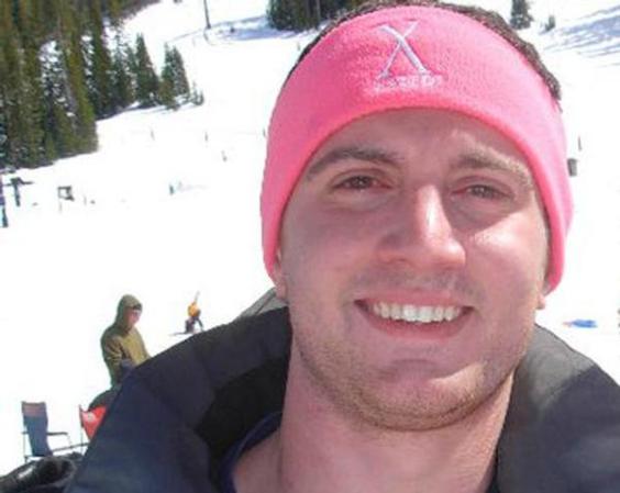 Alexander C. Teves, 24 años. Recientemente se graduó de una maestría en psicología en Morgridge College of Education en University de Denver. Éra el mayor de tres hermanos.
