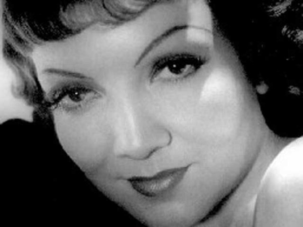 Claudette Colbert, quien saltó a la fama gracias al filme "Cleopatra" (1934), de joven.