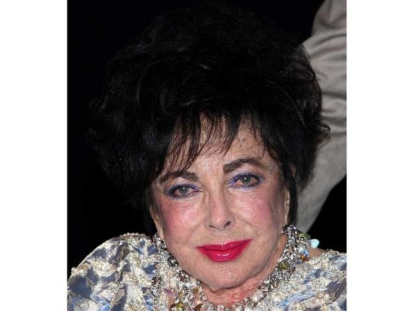 Elizabeth Taylor, ya mayor.