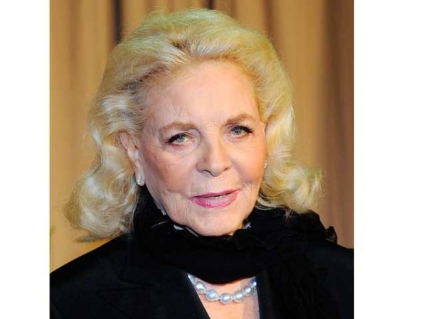 Lauren Bacall, ya mayor.