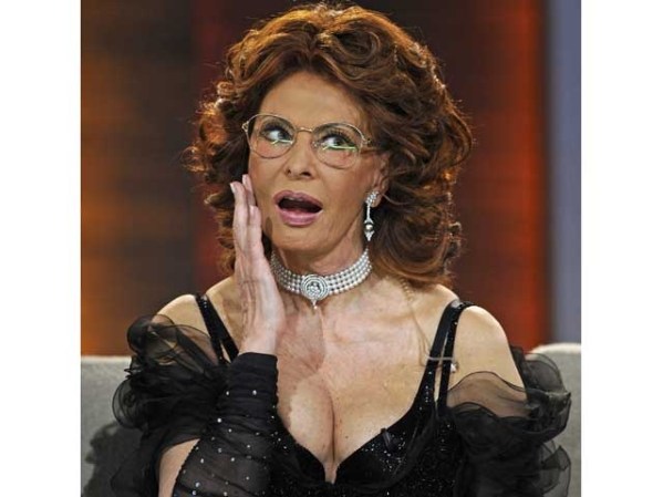 Sophia Loren, ya mayor.