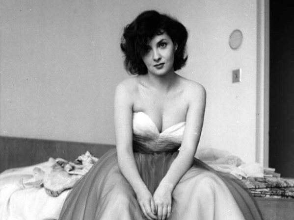 La actriz italiana Gina Lollobrigida, eterna rival de Sophia Loren, de joven.