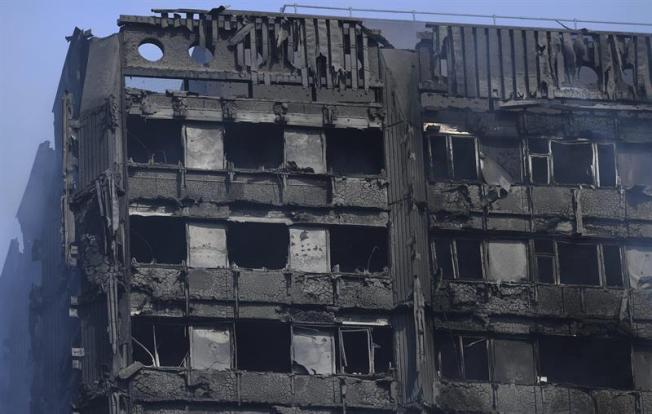 La policía eleva a 17 los muertos en el incendio de Londres La policía eleva a 17 los muertos en el incendio de Londres