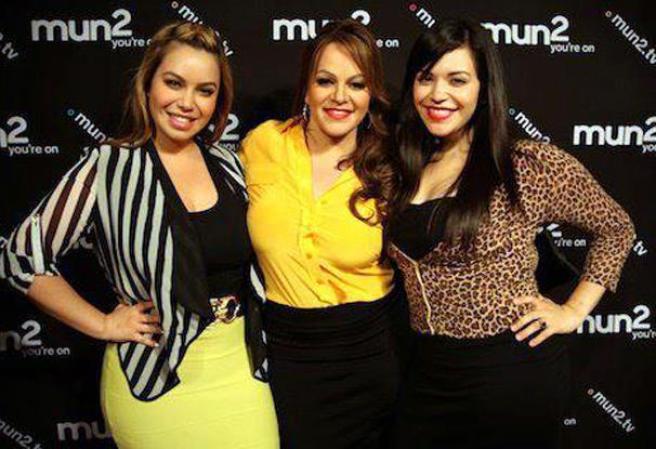 Chiquis, Jenni y Jacqui en un evento de Mun2.
