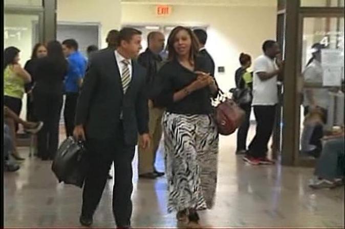 Morris ha sido arrestada varias veces por llevar a cabo procedimientos cosméticos sin licencia, tanto en Miami-Dade como en Broward.