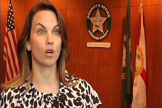 Dani Moschera, portavoz del alguacil de Broward, explicó que Shatarka Nuby, de 32 años, murió en marzo en Tallahassee de lo que un forense ha definido como "migración masiva y sistémica de silicona" como resultado de inyecciones de silicona.