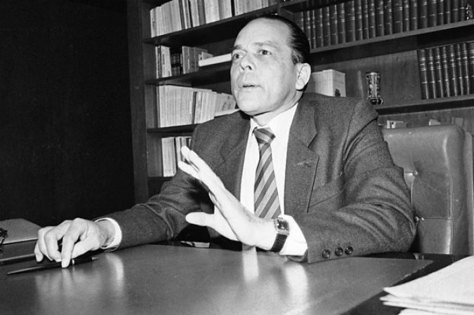Enrique Parejo, embajador de Colombia en Budapest (1987), fue atacado a tiros por un sicario de Escobar.