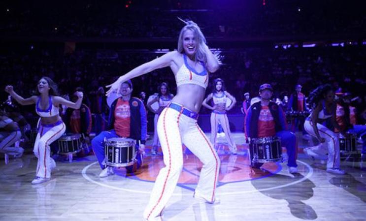 Las bailarinas oficiales de los Knicks de Nueva York “Knicks City Dancers” celebraron en la temporada 2011-2012, su aniversario número 20, como el epicentro de entretenimiento del equipo.
