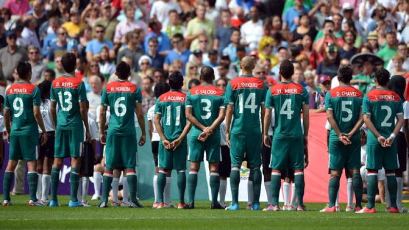 México, ya con un gol anotado antes del medio tiempo, iba seguro hacia la final.