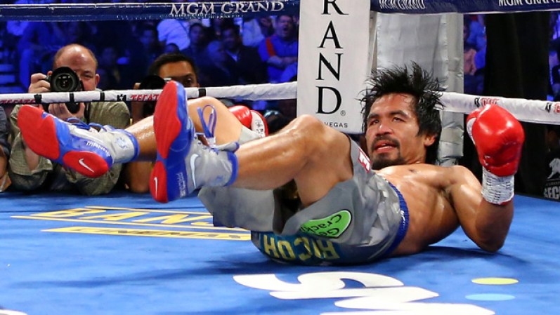 En el tercer round, Pacquiao llegó hasta la lona.