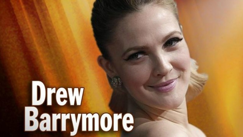 Drew Barrymore, la bella nenita de "ET" se ha declarado bisexual abiertamente desde los 90, aunque sus relaciones más duraderas han sido con hombres.