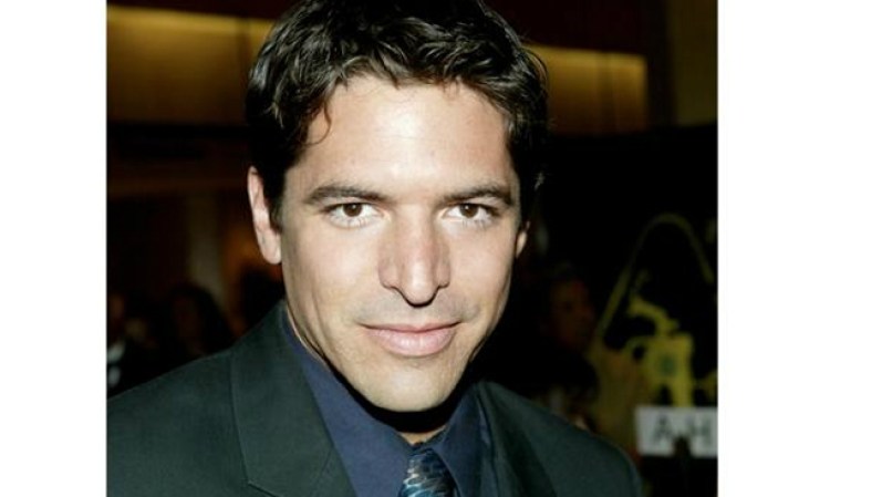 Gabriel Romero, el actor mexicano que realizó el primer papel de un gay abierto en la serie de Telemundo "Los Beltrán", se considera bisexual.