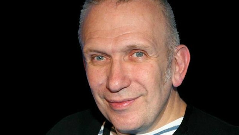 Jean Paul Gaultier: este diseñador francés es el creador entre otras cosas, del vestuario para la gira de Kylie Minogue en el 2008.