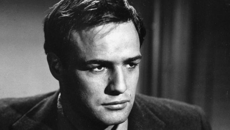 Marlon Brando, considerado por algunos como el mejor actor de todos los tiempos, dijo en su libro de 1976: "Como muchos hombres, yo tuve experiencias homosexuales y no me avergüenzo".