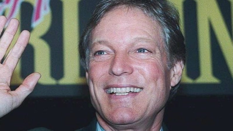 Richard Chamberlain, uno de los actores gay con más trayectoria. Salió del clóset oficialmente en el 2003 al publicar su autobiografía a la edad de 69 años.