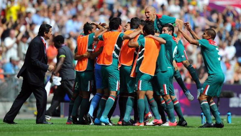 La final de futbol olímpica entre México y Brasil inició con un emocionante gol anotado por Oribe Peralta. No te pierdas las imágenes de este emocionante encuentro.