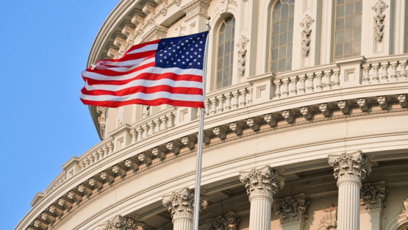Estados Unidos, donde por cierto viven muchas comunidades latinoamericanas, con 73 puntos, se ubicó en el puesto número 19 del ranking mundial, el mismo nivel de corrupción de Uruguay.