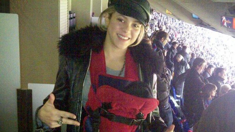 Shakira junto al hermoso Milán, asistieron a un partido del Barcelona, equipo del que Piqué es jugador.