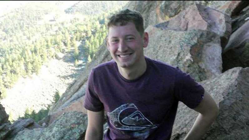 John Larimer, 27 años. Estaba con el Comando Cibernético de la flota de EEUU en la Base de Buckley. Sus padres fueron notificados por oficiales de la Marina.