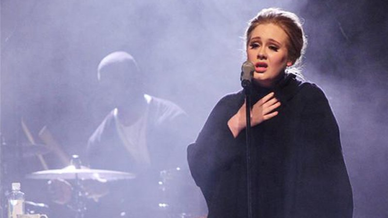 Publican imágenes de Adele en pleno acto sexual