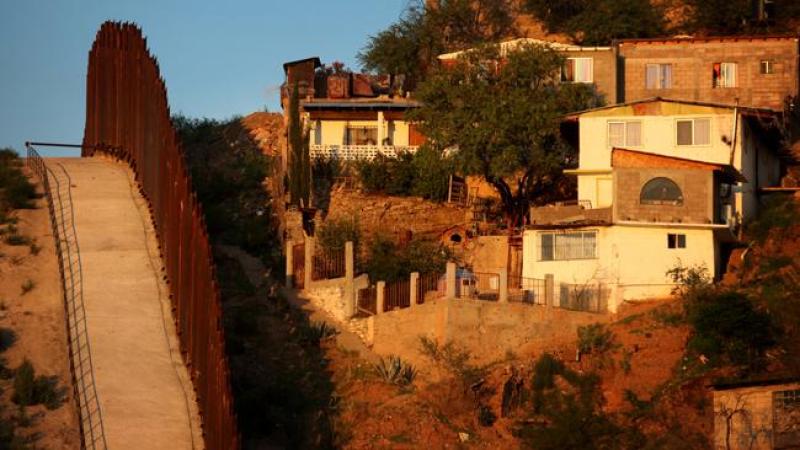 ABRIL 2013 – Texas alberga el tramo más largo de la frontera más ocupada del mundo. Ve aquí las imágenes de cómo se vive la vigilancia y la deportación en esta frontera.