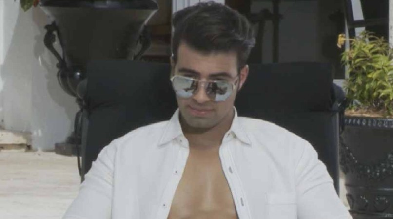 "Pasión prohibida" es protagonizada por Jencarlos Canela, quien también interpreta el tema central, "Dime".