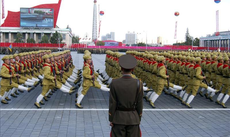 COREA-DEL-NORTE-DESFILE-BOMBA