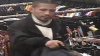 Buscan sospechoso acusado de supuesto robo en tienda Macy’s de Northfield