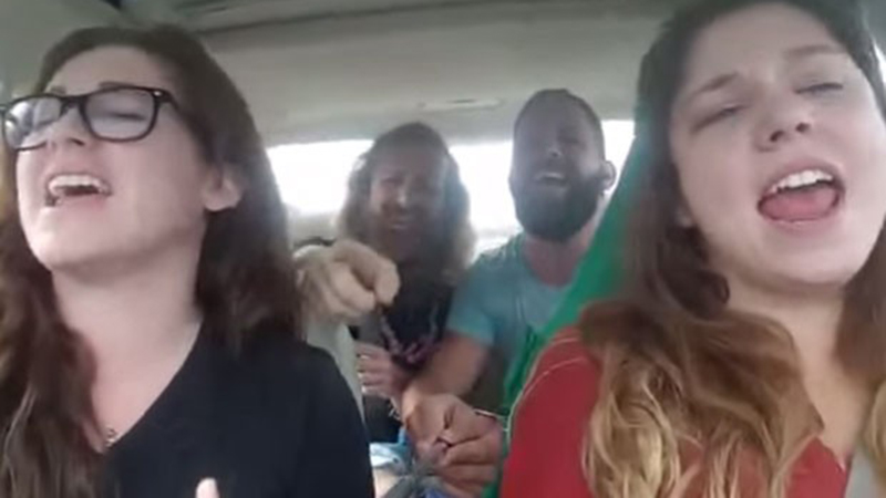 accidente-amigos-se-graban-con-selfie-stick