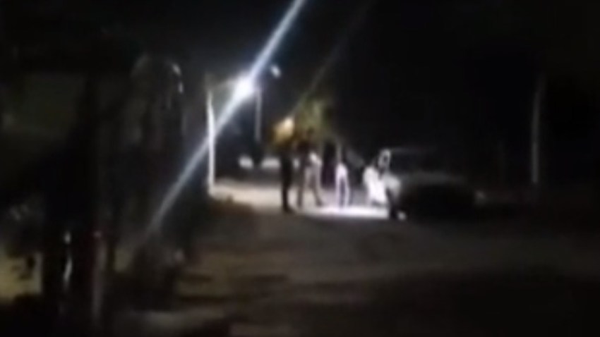 Asesinan a dos hemanitos a la orilla de la carretera