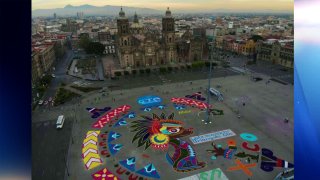 Alfombra monumental en el Zócalo.