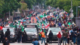 Protesta de opositores de AMLO