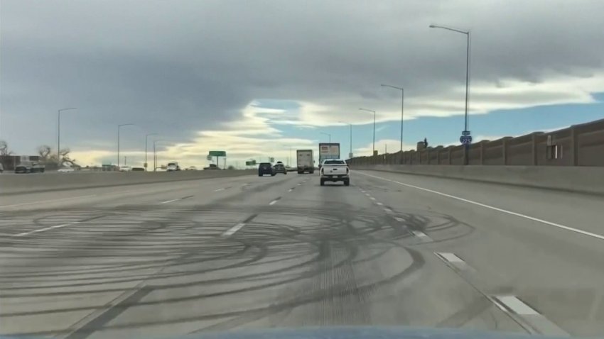 Así quedó la I-225 tras carreras ilegales donde participaron casi 800 vehículos