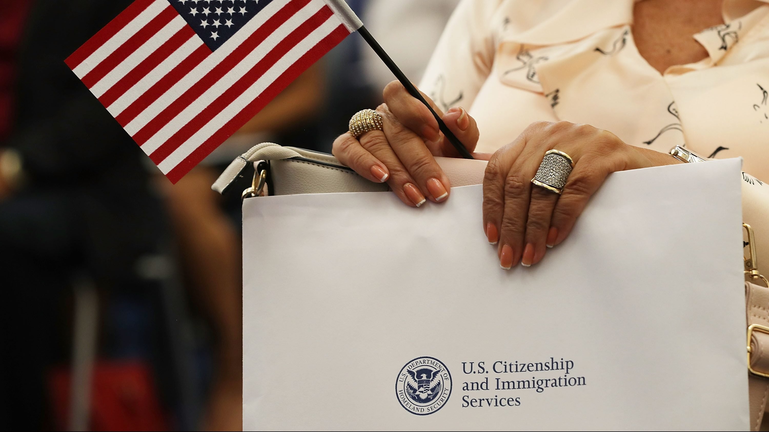 Estados Unidos: proyecto de ley beneficiaría a migrantes con trabajos esenciales – Telemundo Denver - Vimarsana News